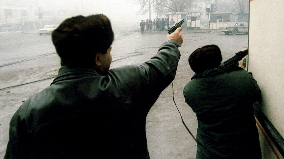 Chechen rebels firing on Russian troops in Grozny in 1995