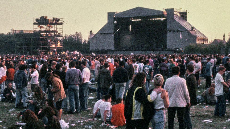 Spike Island stage and crowd