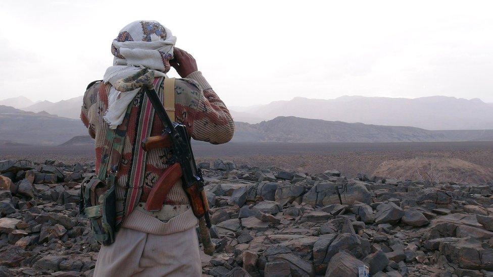 Yemeni tribesman loyal to President Abdrabbuh Mansour Hadi in Marib province (6 May 2015)