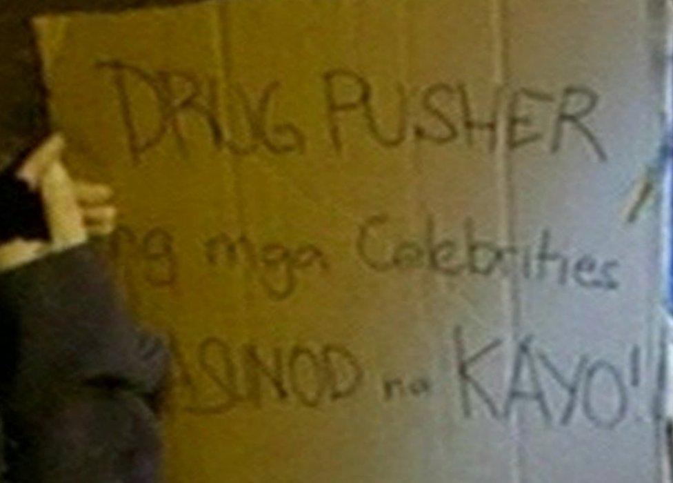 Cardboard sign reading "drug pusher to the celebrities you're next" in Tagalog and English, found next to the dumped body. Police handout 10 September 2016.