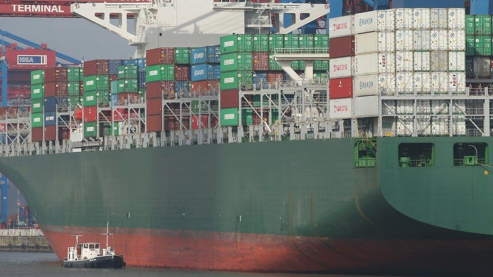 Container ship at Hamburg port (March 2016)