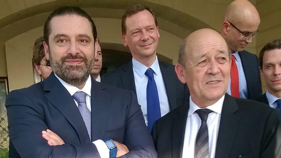 Saad Hariri (L) meets French Foreign Minister Jean-Yves Le Drian (R) in Riyadh, Saudi Arabia (16 November 2017)