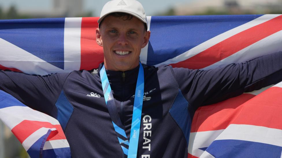 Джо Кларк із Британії виграв золото в чоловічому каяк-кросі на чемпіонаті світу
