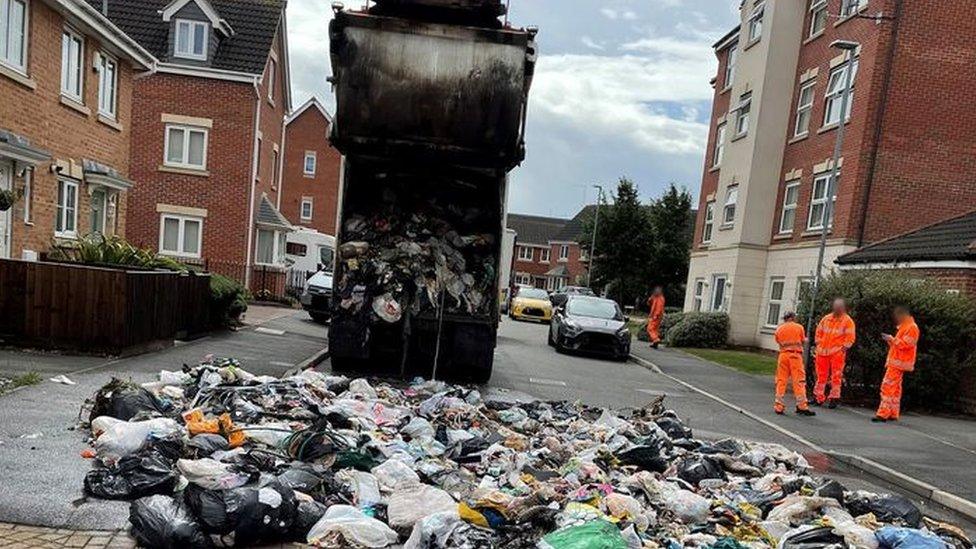 Bin lorry