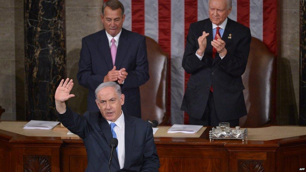 Benjamin Netanyahu waves after speaking to a joint session of the US Congress (03/03/15)