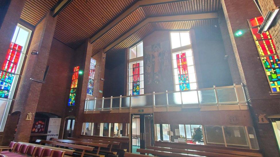 Stained glass windows in St David's Church, Mold