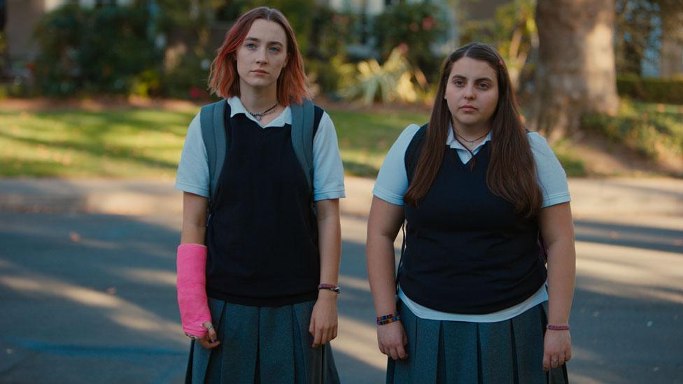 Saoirse Ronan and Beanie Feldstein in Lady Bird