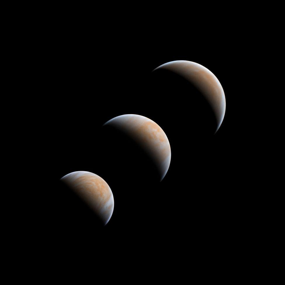 The phases of Venus on approach to inferior conjunction with Earth