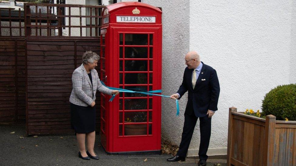 Sir John Lorimer and Lady Lorimer unveiling the restored telephone box