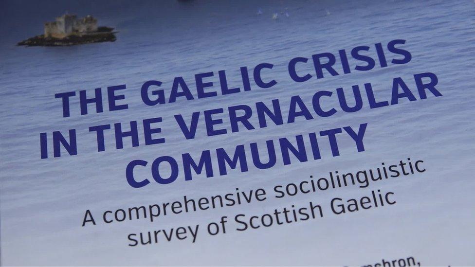 The Gaelic Crisis in the Vernacular Community