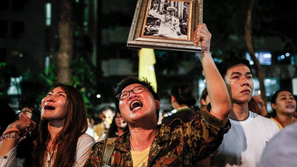 Thai well-wishers mourn for Thai King Bhumibol Adulyadej after the announcement of his death at the Siriraj Hospital in Bangkok, Thailand, 13 October 2016.