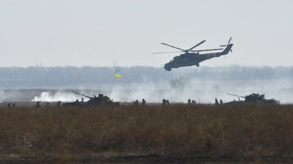 Military exercises conducted by Ukrainian armed forces at the Shiroky Lan training ground in Mykolayiv region (30 October 2015)