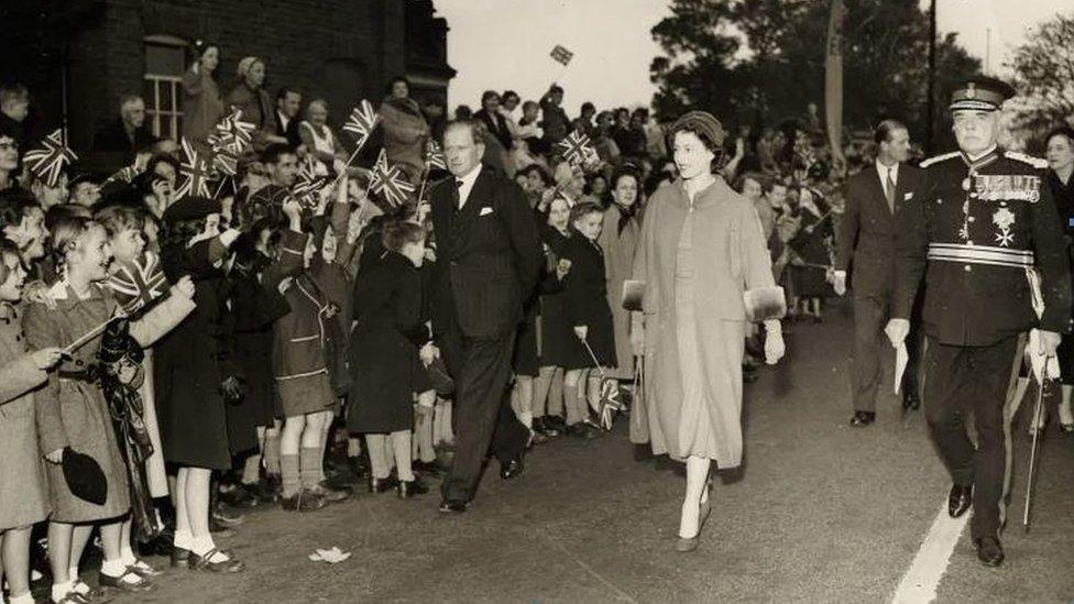 The Queen and a line of children