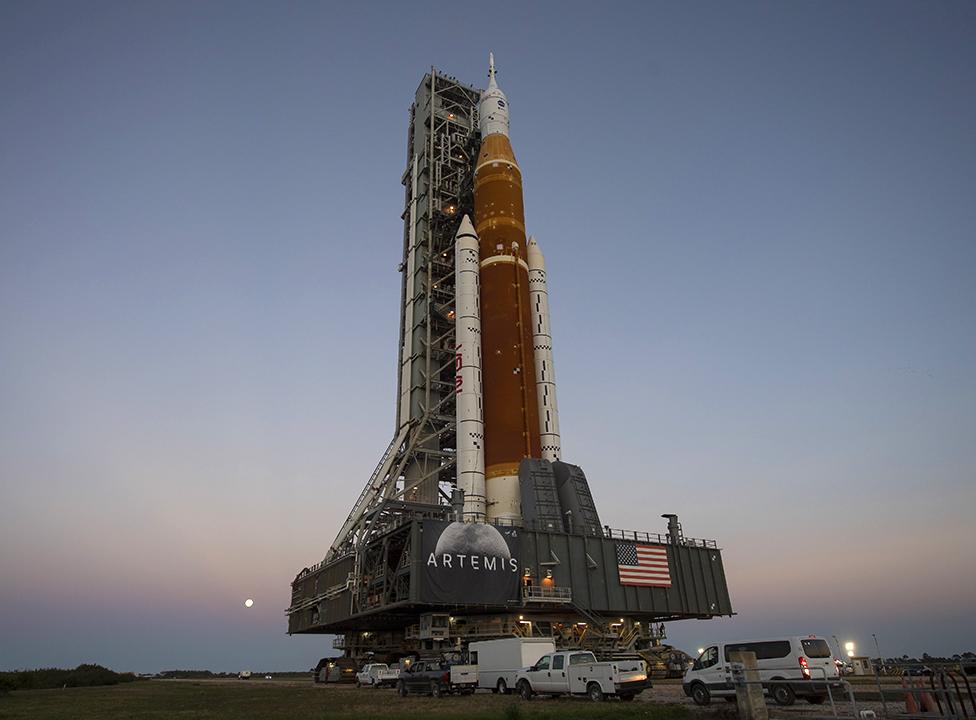 Space Launch System, was taken to the pad at the Kennedy Space Center in Florida to conduct a dummy countdown.