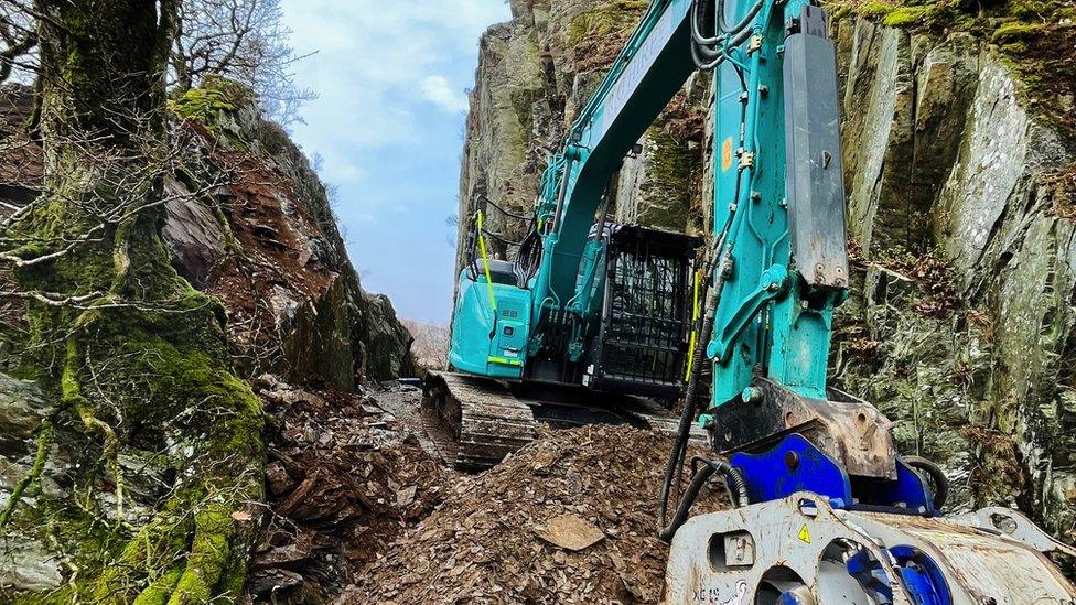 Excavator and crushing bucket in Devil's Gulch