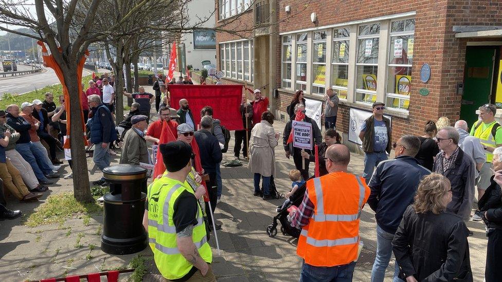 Marching P&O workers