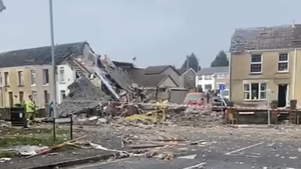 Picture of the incident on the junction of Field Close and Clydach Road in Morriston