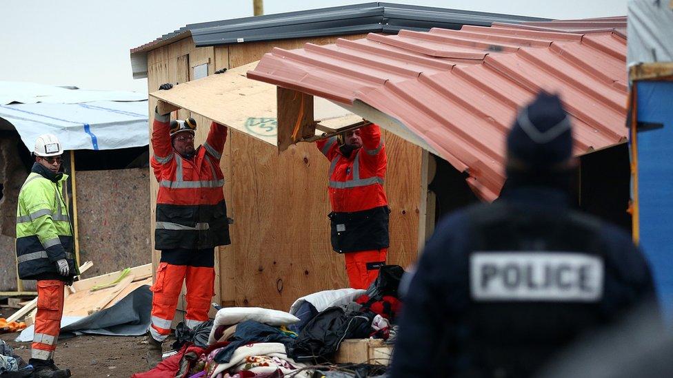 Authorities clearing Calais migrant camp (01/03/16)