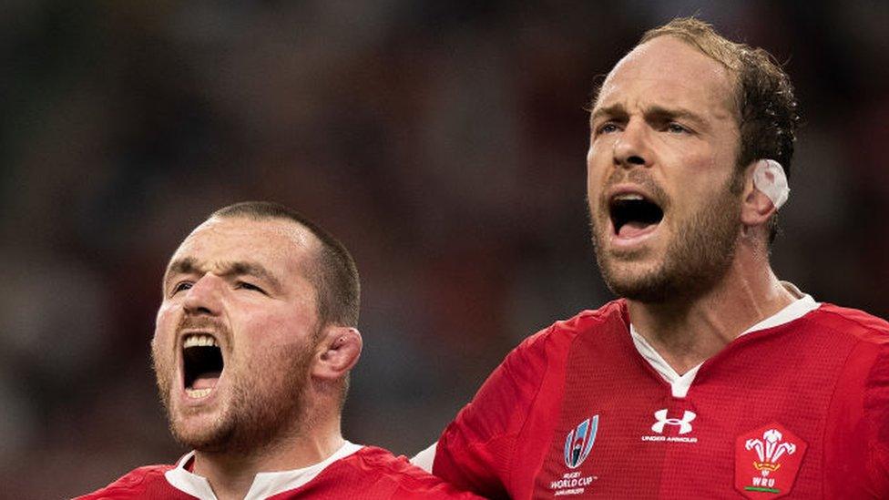 Ken Owens ac Alun Wyn Jones