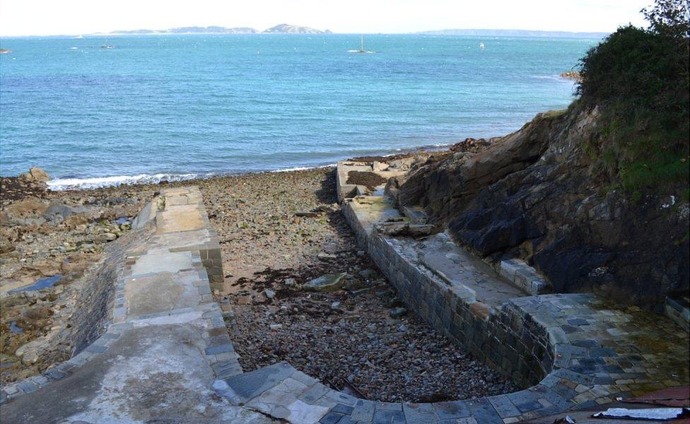 Horseshoe at the Bathing Pools, Guernsey