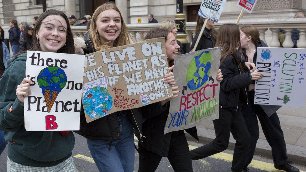 Girls-climate-change-protest.