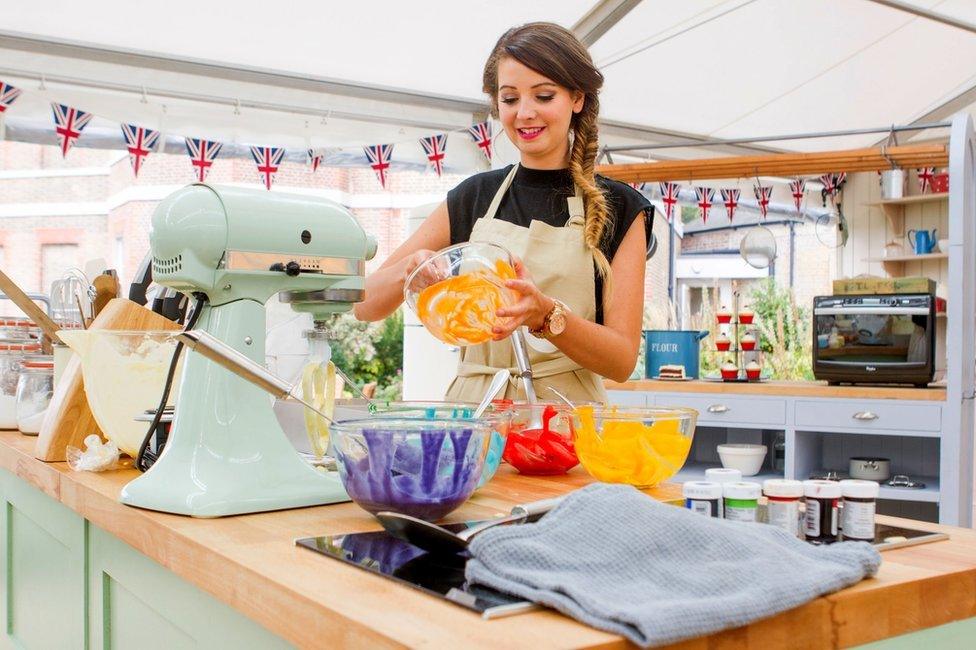 Zoella on the Great Comic Relief Bake Off