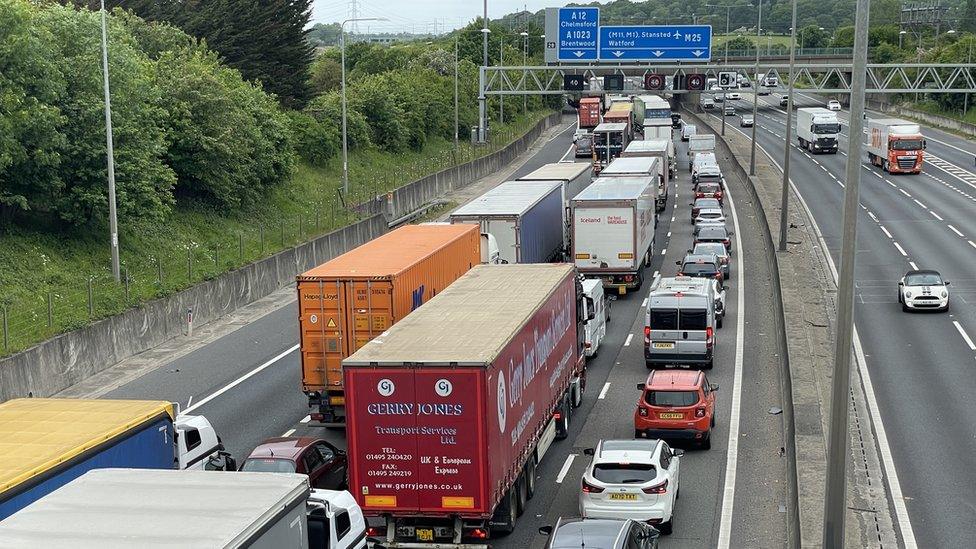 Traffic at a standstill on M11