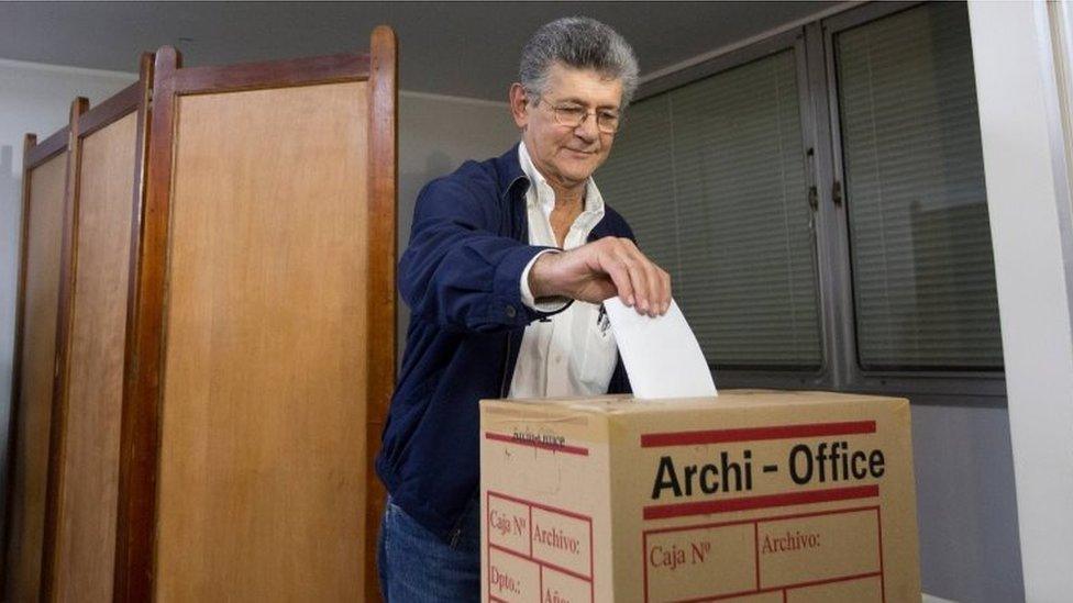 Henry Ramos Allup casts his ballot on 3 January, 2016.