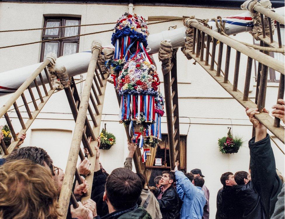 Maypole Lowering, Barwick in Elmet