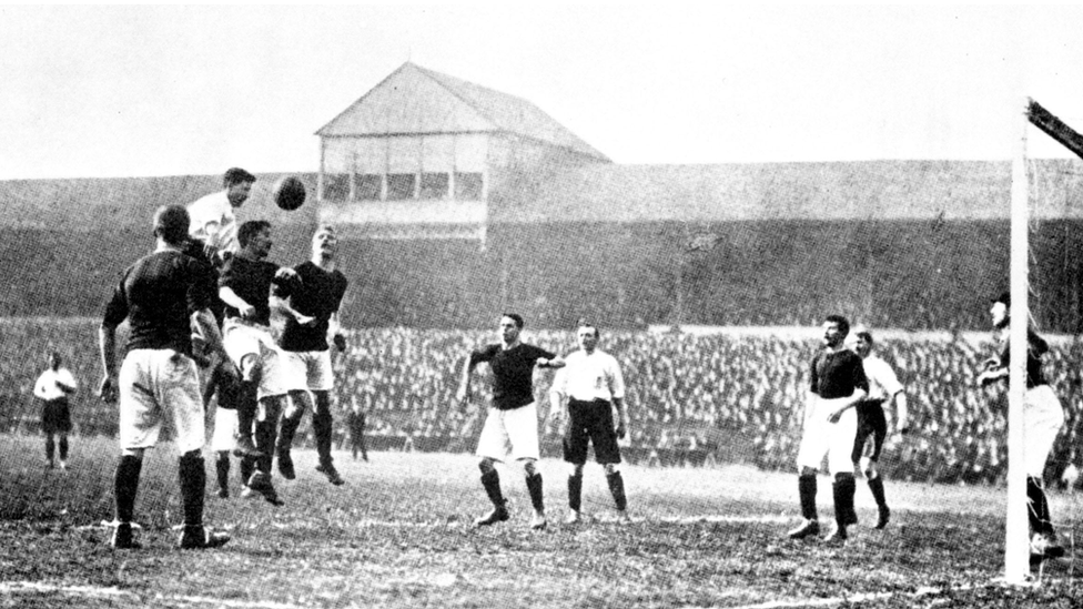 Vivian Woodward pictured scoring for England against Scotland