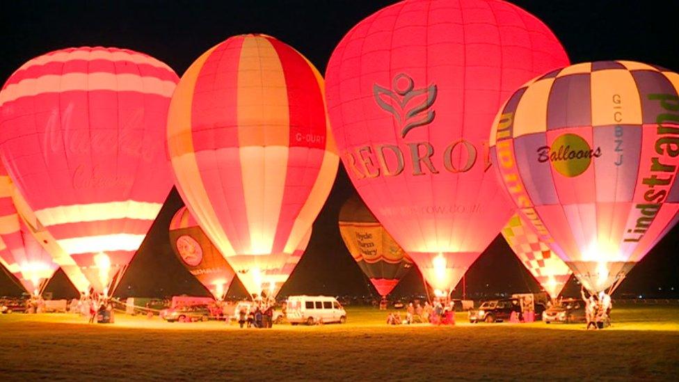 The balloon night glow event