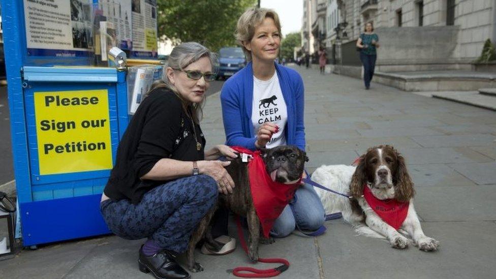 US actresses Carrie Fisher (left) and Jenny Seagrove before trying to hand in a petition against China's Yulin dog meat festival to the Chinese Embassy in London (07 June 2016)