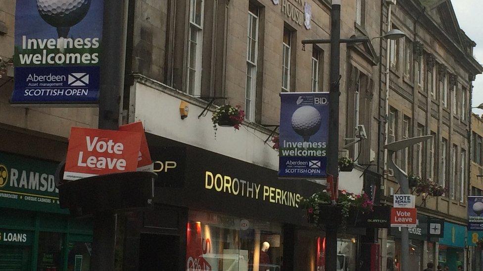 Vote Leave and Remain signs in Inverness