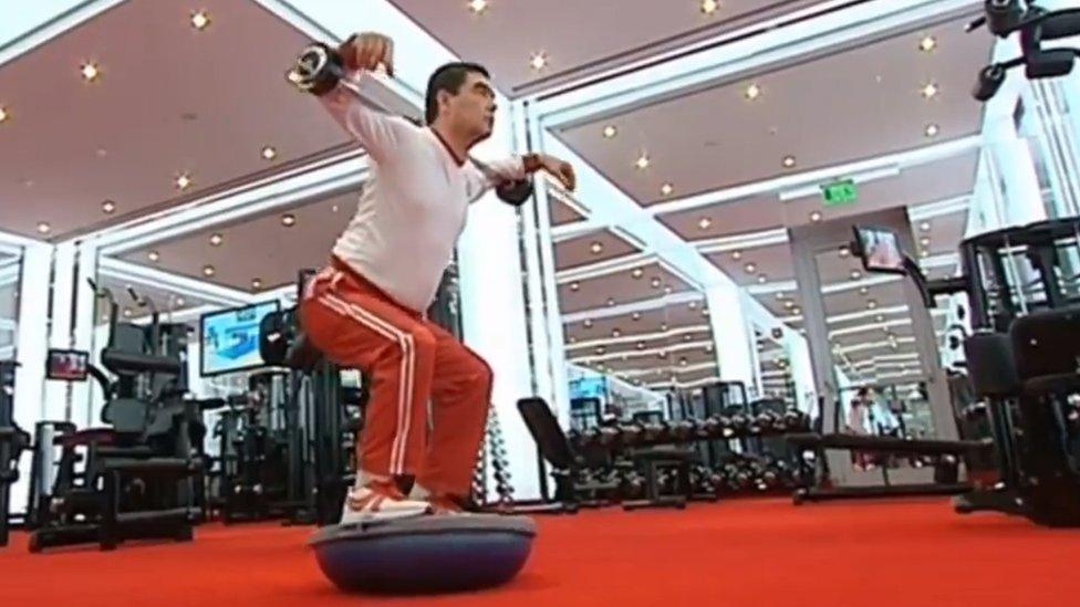 Kurbanguly Berdymukhamedov lifting weights