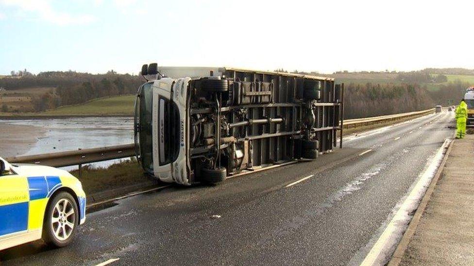 lorry blown over on Cromarty Bridge