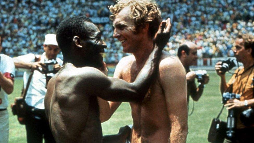 Pele and Bobby Moore exchanging shirts at the World Cup in 1970