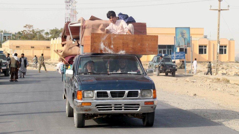 Residents flee Kunduz. 28 Sept 2015