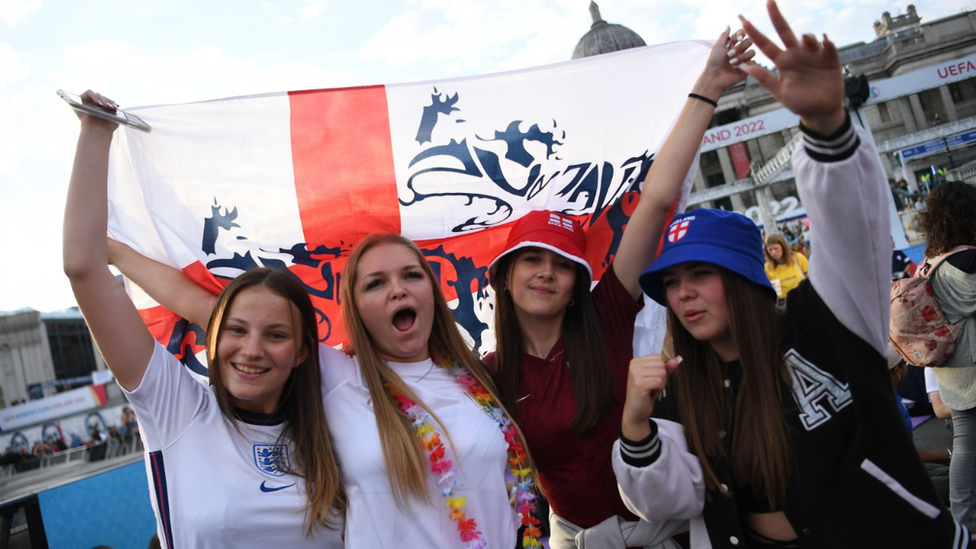 Trafalgar Square fan park