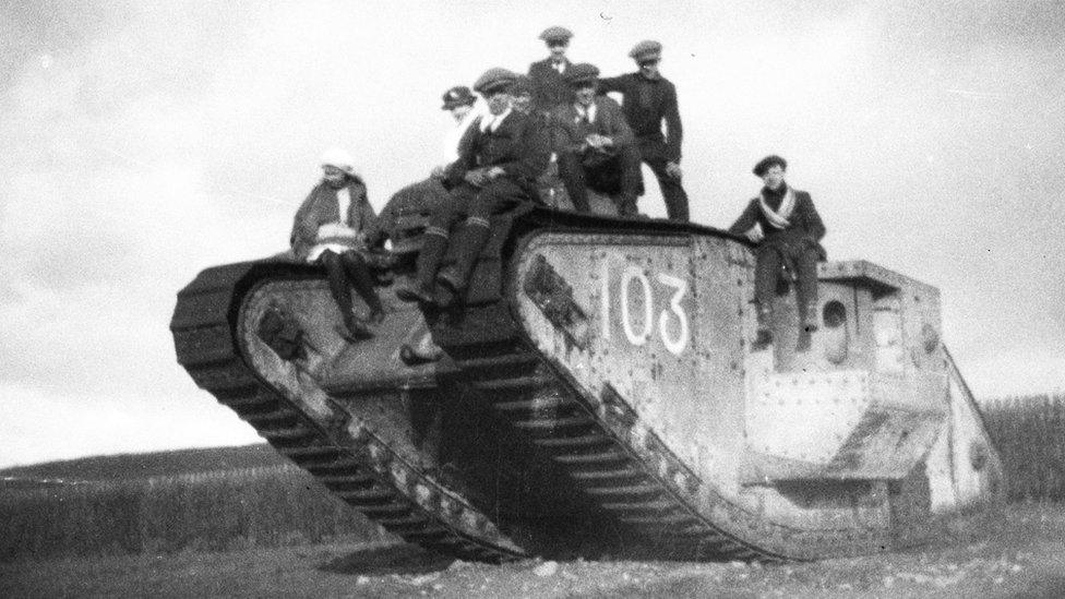 Tank and Local People in Oberkassel in 1919