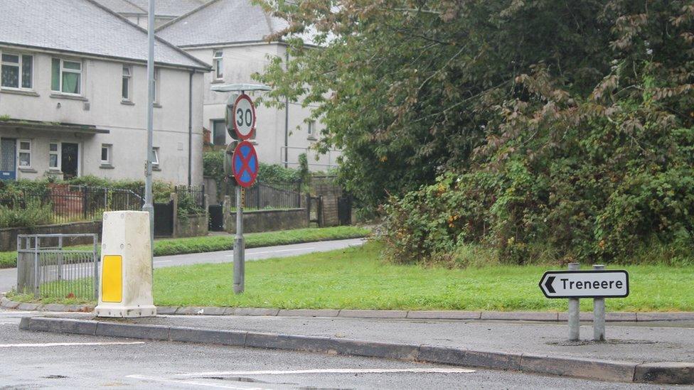 Treneere road sign