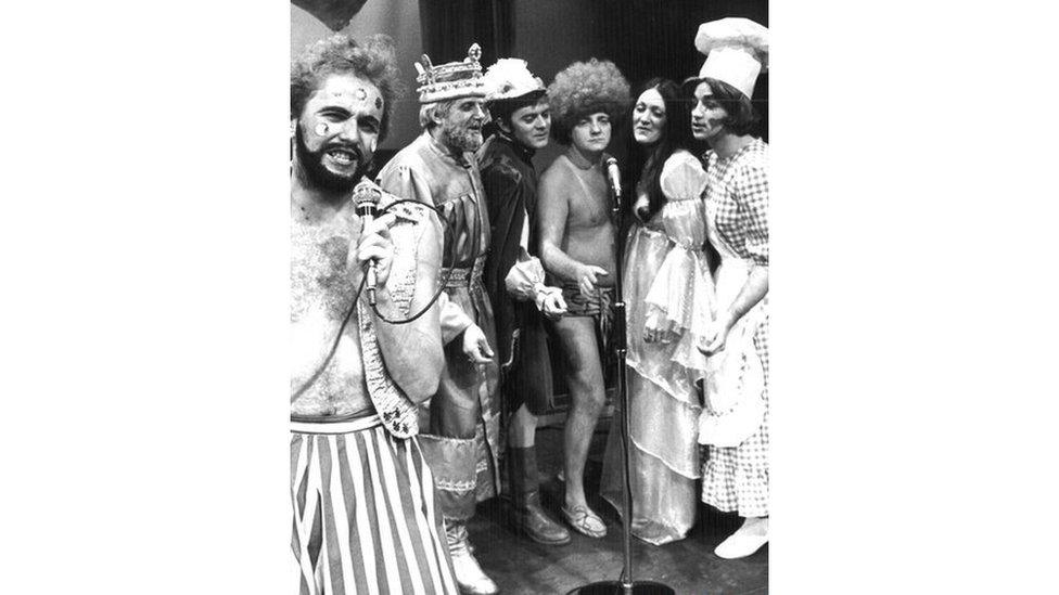 1976: Cast Madog gyda Bryn Williams fel Madog