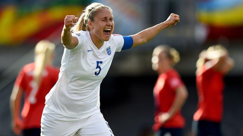 steph-houghton-celebrating.