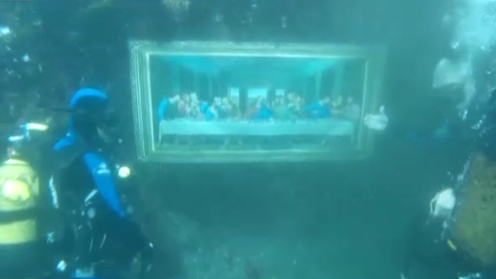 Divers next to the underwater copy of the The Last Supper