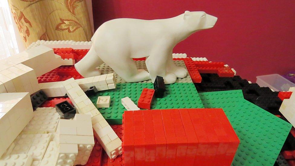 Model of a polar bear