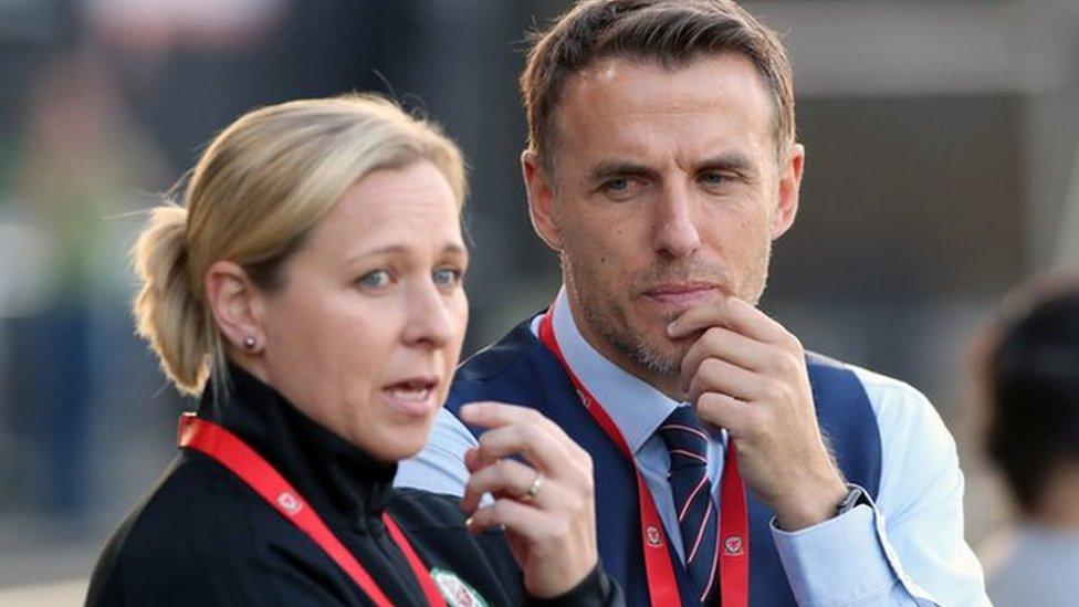 Jayne Ludlow a Phil Neville