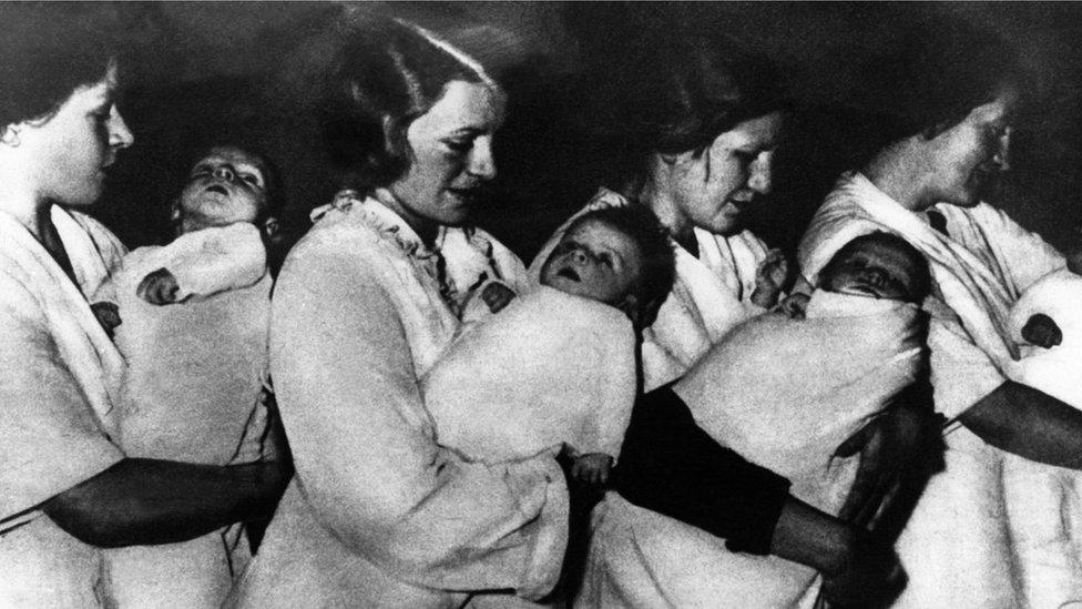 German women holding 'Lebensborn' children in 1939