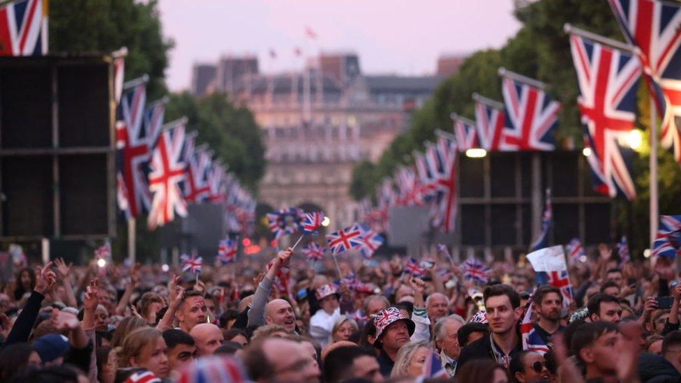 Thousands of people filled The Mall to watch the concert