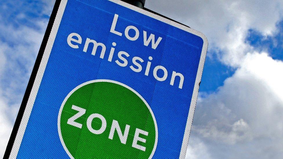 Low emission zone sign