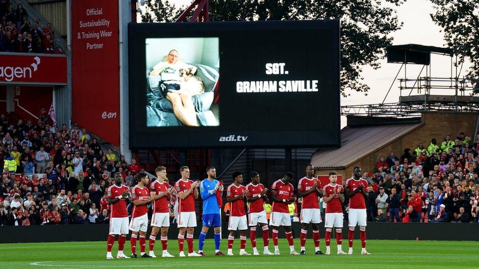 Minute's applause