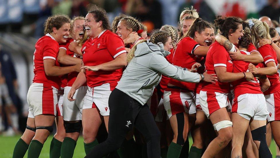 Wales rugby team, celebrating together